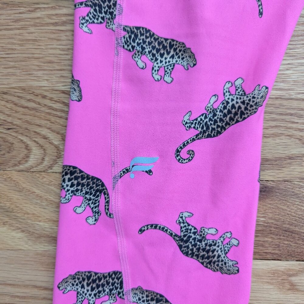 Fabletics Oasis Pureluxe High-waisted 7/8 Legging - Wild Hearts - Size M - Picture 5 of 6